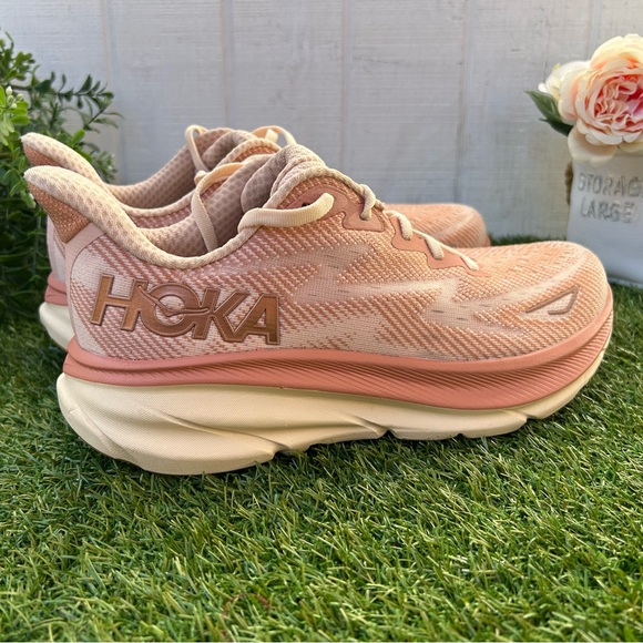 Hoka One One
Women's Clifton 9
Sneakers in
Sandstone/Cream 9B new - Picture 10 of 16